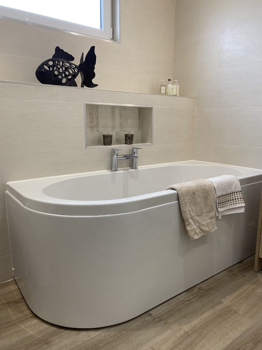 Contemporary en-suite