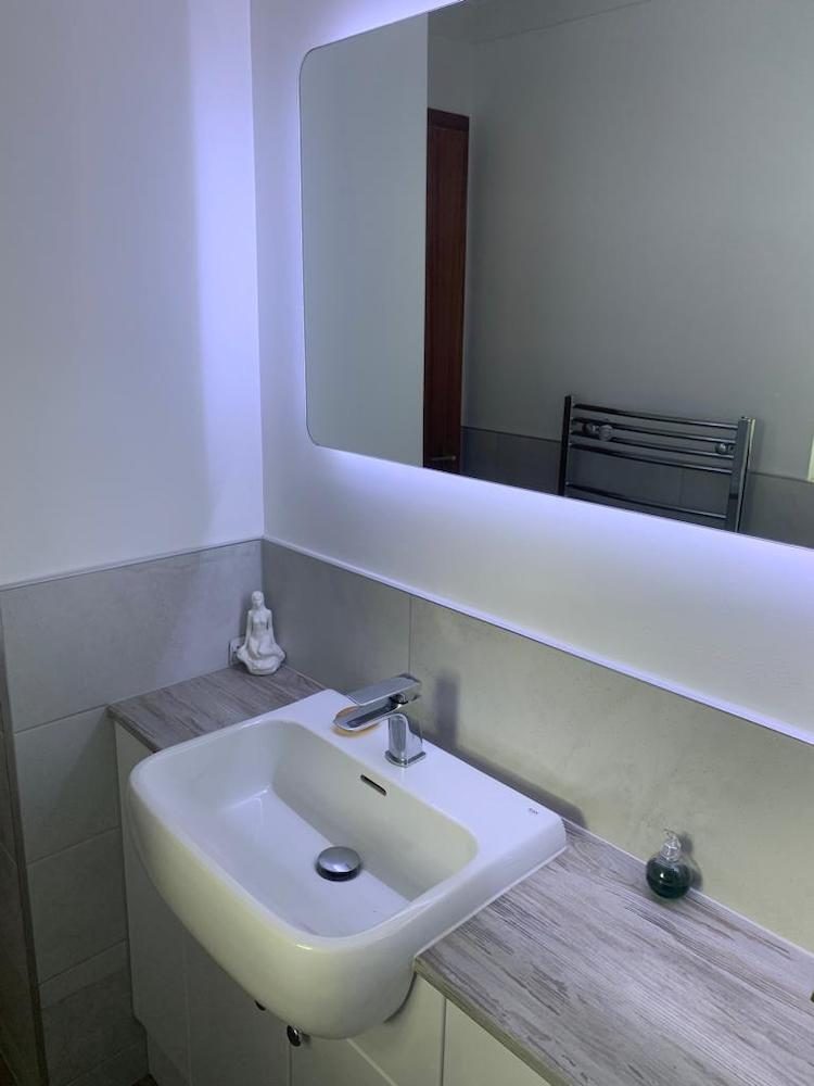 Dark principal en-suite
