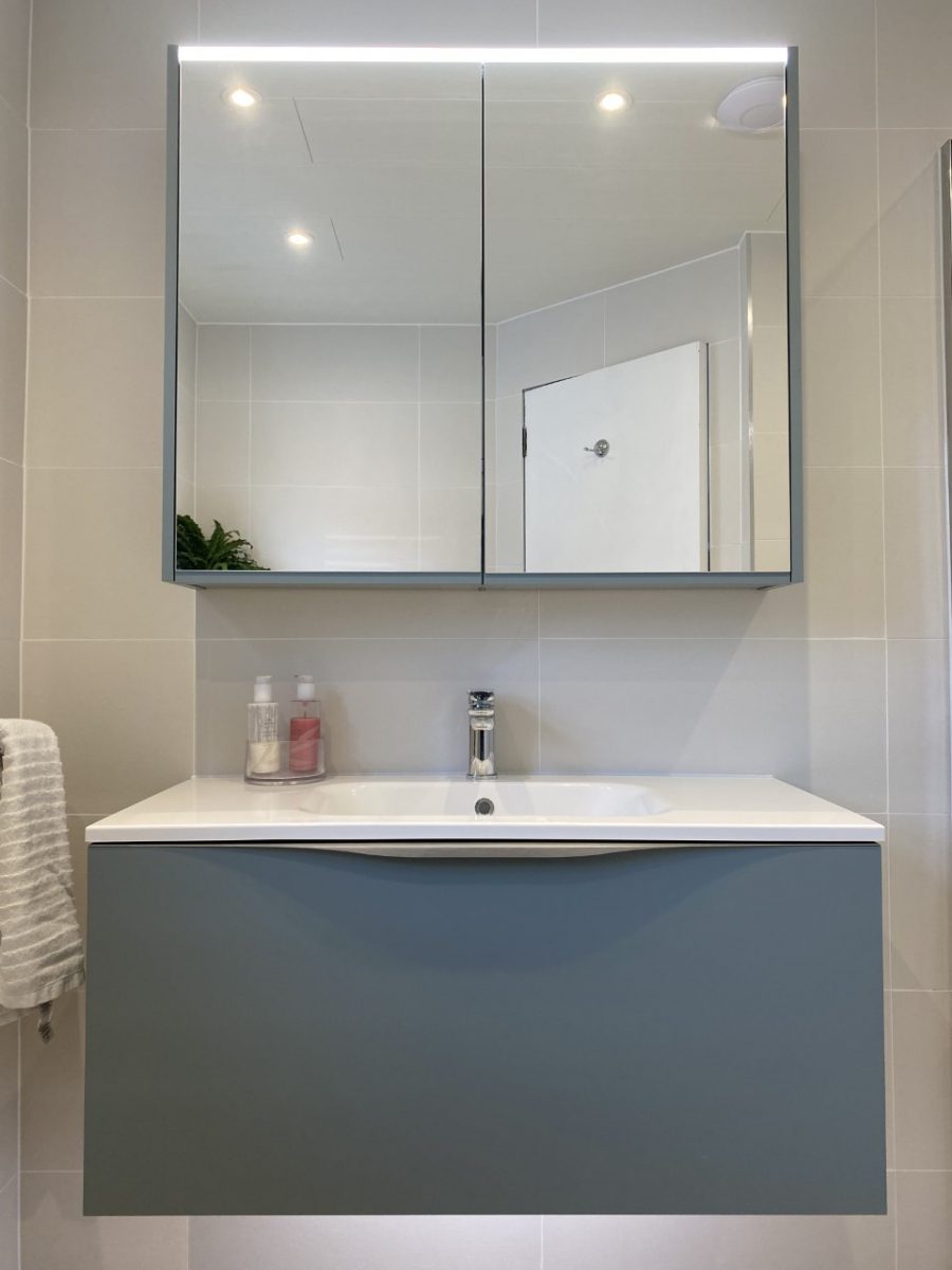 Freestanding bath en-suite